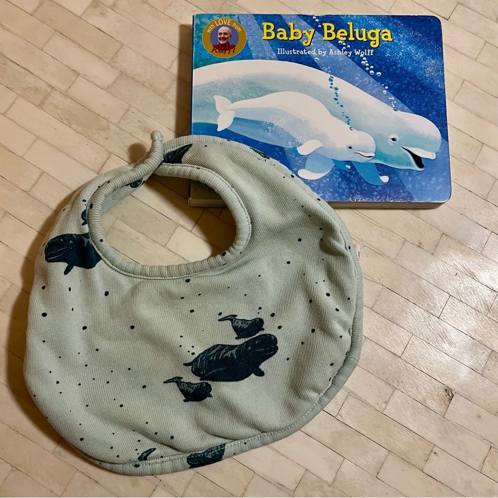 Kate Quinn Baby Beluga Light Green Organic Cotton Bib size Small + Raffi Book - Picture 1 of 9